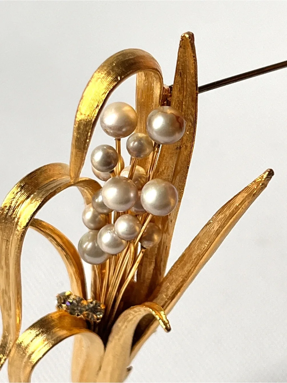 Vintage Richelieu Pearl Lily Gold Tone Brooch 1950’s